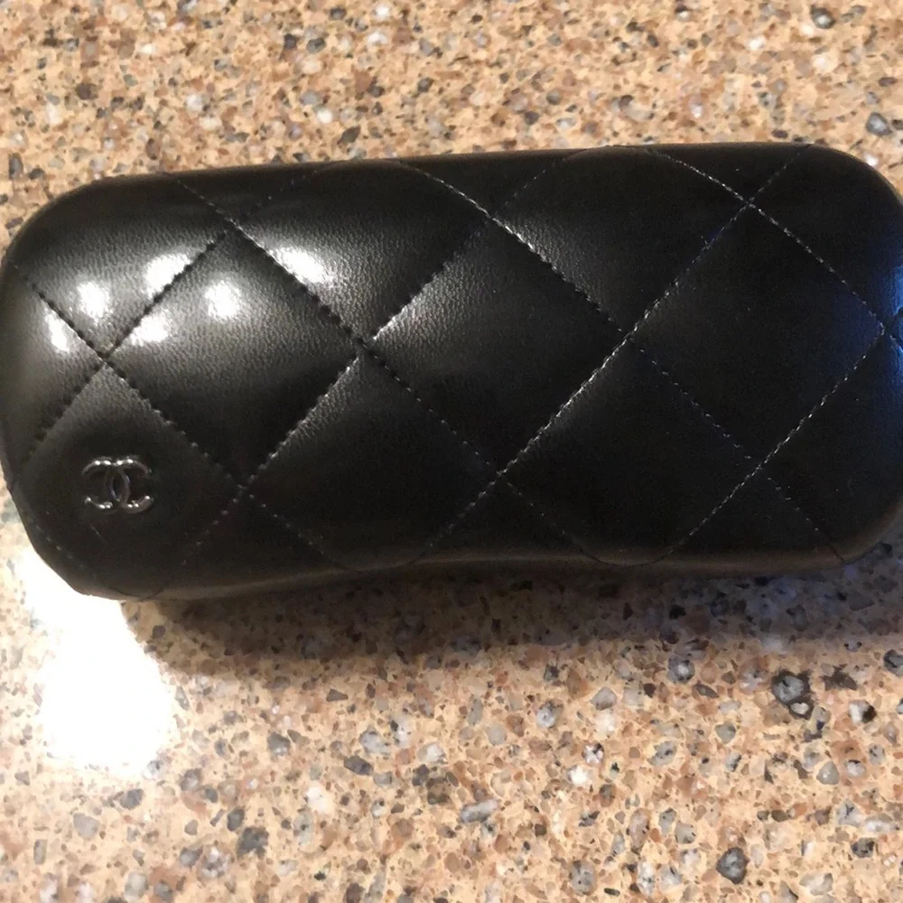 Chanel sunglasses authentic! - Picture 2 of 7